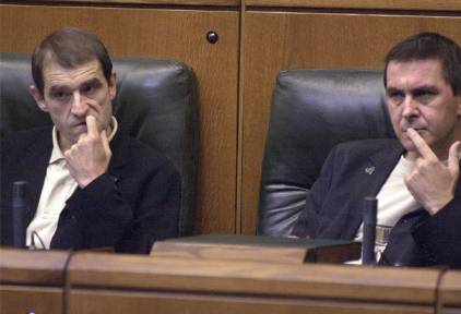Ternera y Otegi, juntos, en el Parlamento vasco hace más de una década. | Archivo.