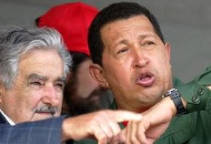 José Mujica y Hugo Chávez. | EFE / Archivo