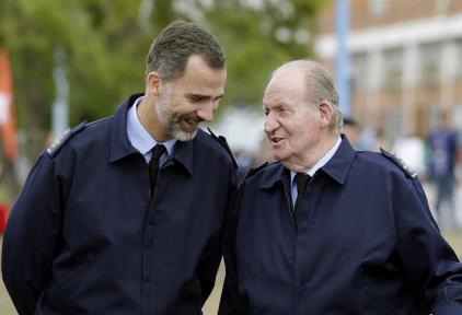 Felipe VI y Juan Carlos I. |  Gtres
