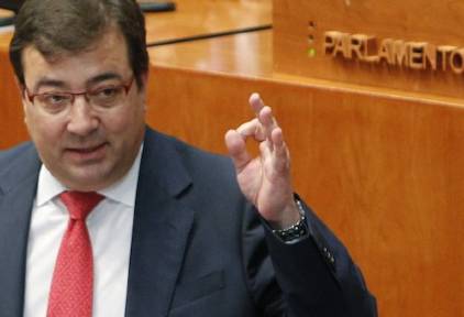 Guillermo Fernández Vara,  en el parlamento extremeño | EFE
