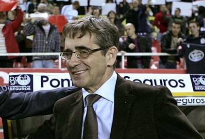 Fernando Vázquez tiene a mano hacer historia con el Deportivo | EFE