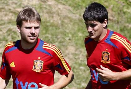 Mikel San José junto a Illarramendi, defendiendo los colores de la Selección |  EFE