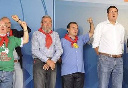 Puños en alto en Rodiezmo. | EFE