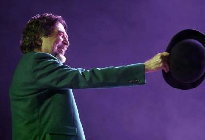 Sabina se cayó del escenario durante su concierto en el WiZink Center |  Efe