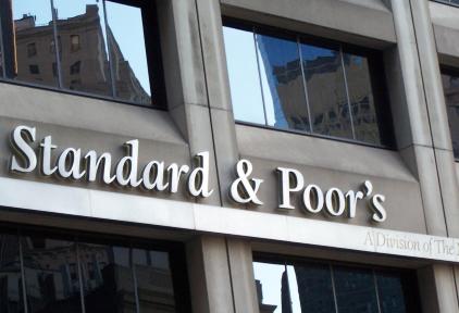 Según S&P, La fusión debería ayudar a las entidades a aliviar su baja rentabilidad. | Archivo