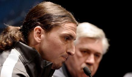 Zlatan Ibrahimovic, en rueda de prensa junto a Ancelotti.