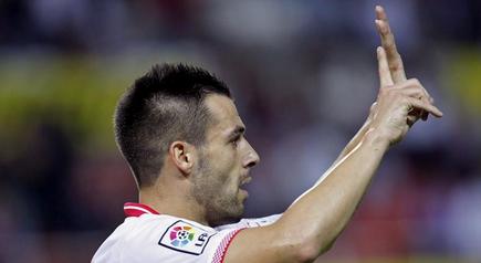 Negredo celebra uno de sus dos goles al Mallorca. | EFE