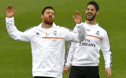 Xabi Alonso e Isco, en un entrenamiento del Real Madrid. | EFE