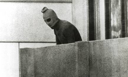 Uno de los terroristas durante el secuestro. | Archivo