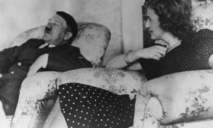 Adolf Hitler junto a Eva Braun