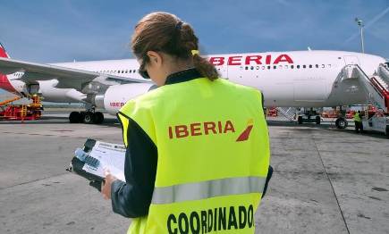 El personal de tierra de Iberia da marcha atrás y mantiene la huelga