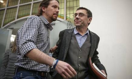 El vicepresidente del Gobierno, Pablo Iglesias y el cofundador de Podemos, Juan Carlos Monedero | EFE
