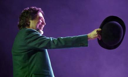 Sabina se cayó del escenario durante su concierto en el WiZink Center |  Efe