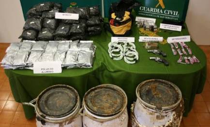 Imagen de un zulo de ETA localizado por la Guardia Civil. | Archivo