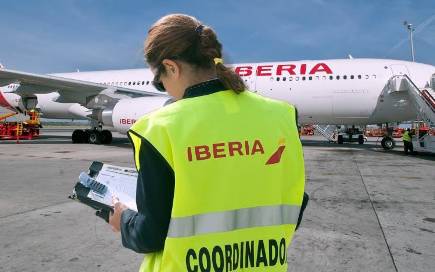 El personal de tierra de Iberia da marcha atrás y mantiene la huelga