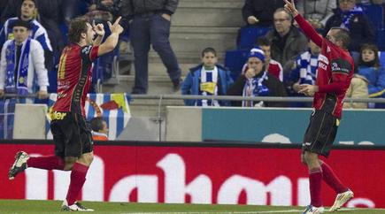 Los jugadores del Mirandés celebran el gol de Arroyo. | EFE