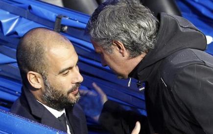 Mourinho y Guardiola se saludan antes del partido. | EFE