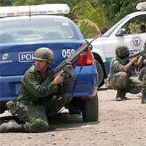 Miles de militares desertan del Ejército mexicano para engrosar ...