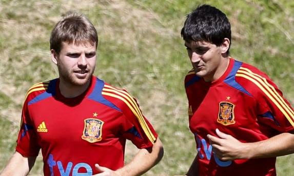 Mikel San José junto a Illarramendi, defendiendo los colores de la Selección |  EFE