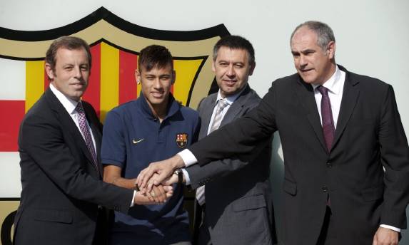 Sandro Rosell, Neymar, Josep María Bartomeu y Andoni Zubizarreta. | Cordon Press