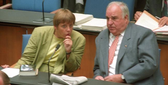 Angela Merkel junto a Helmut Kohl | Cordon Press