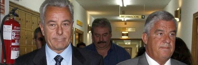 Snchez Manzano con su abogado. | EFE