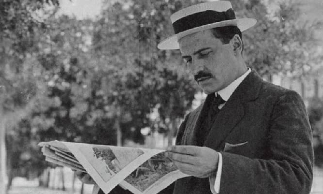 Ortega y Gasset leyendo el inicio de la guerra. |  Residencia de Estudiantes