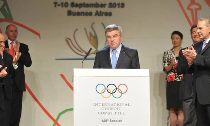 Thomas Bach (c), presidente del Comité Olímpico Internacional. | Archivo