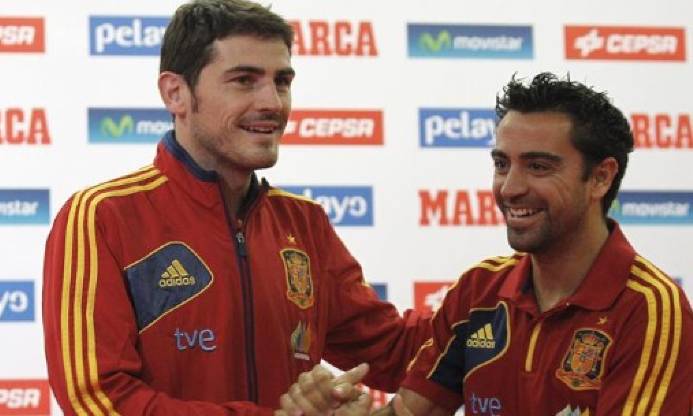 Casillas y Xavi, con la selección española. |  EFE