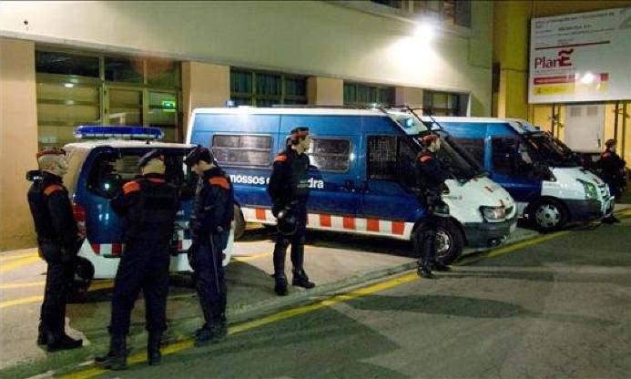 Los Mossos buscan al hermano de la niña de 14 años muerta en Mataró