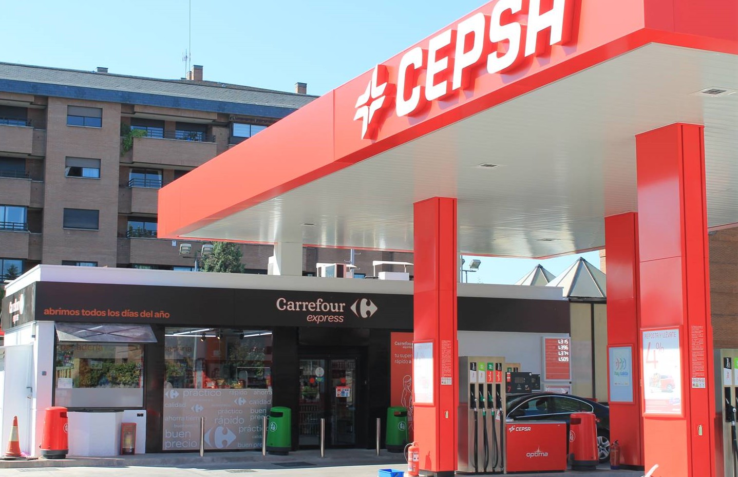 Cepsa instalará tiendas Carrefour en gasolineras de -