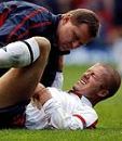Beckham es atendido tras sufrir la lesin. EFE