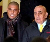 Ronaldo, junto a Adriano Galliani. Archivo