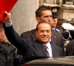 Berlusconi a la salida del Senado.