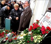 Flores colocadas en recuerdo de Hrant Dink.