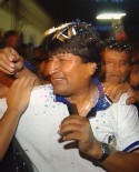 Evo Morales celebra su victoria electoral.