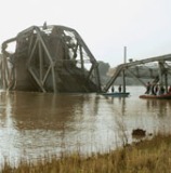 Imagen de la televisin del puente destruido.
