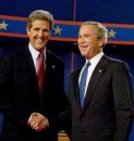 George W. Bush y John Kerry.