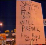 Pancartas contra Ariel Sharon.