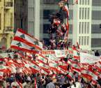 Ciudadanos celebran en Beirut la dimisin.