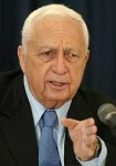 Ariel Sharon, primer ministro, tiene 77 aos.