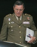 El teniente general Mena.