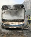 Autobs quemado por etarras en San Sebastin.
