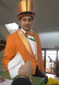 Votante vestido para el Carnaval de Cdiz. (Efe)