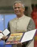 Yunus recibe el Nobel en Oslo.