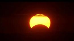Eclipse solar 'híbrido'