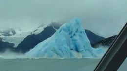 Un iceberg que se da la vuelta