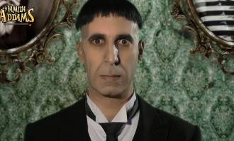 Mano y Frankie convierten en accesible a 'La Familia Addams'