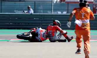 Lorenzo culpa a Márquez de su caída 