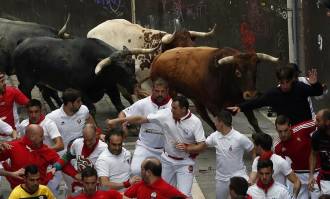 Los 'miura' cierran San Fermín con una carrera rápida y peligrosa